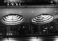 夜のパラソル