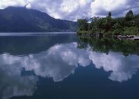 バトゥール湖朝景