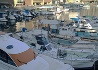 船溜まりの光と影