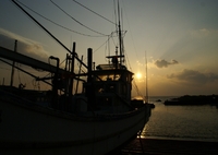 夕日と舟と