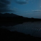 月と水田、そして八ヶ岳（南八ヶ岳）