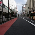 新宿通り、朝７時前