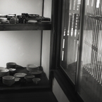 格子窓と陶器類