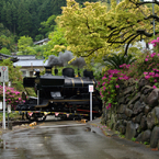 雨の日、ある踏切