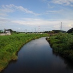 空色を吸い込んだように見える川（7月20日）