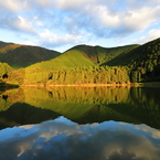 静寂な湖畔