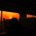 夕日と寝る人。