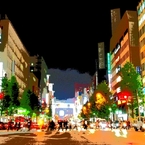 歌舞伎町に向かう靖国通り