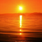 燃える琵琶湖の夕日