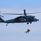 UH-60J～要救助者吊り上げ