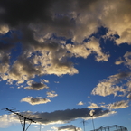 夕空に雲散って