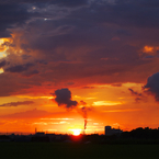 はぐれ雲と夕日