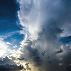 雨を降らせる入道雲