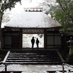 二人の雪宿り