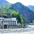 【新緑の黒部峡谷】美しき黒部川第二発電所とねずみ返しの岩壁