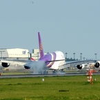 着陸（35-4）Thai  Airbus A380-841 [d]