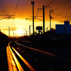線路と夕陽