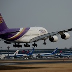 着陸 THAI A380-841