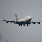 United 747-400 到着