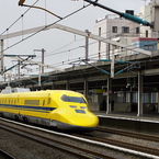 ドクターイエローとの遭遇２５（西明石駅通過）