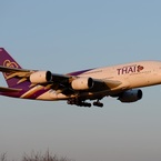 着陸 THAI A380-841