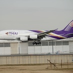 着陸  THAI A380-841
