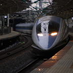 鋭く