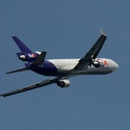 離陸　FedEx MD-11