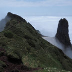 利尻南峰とローソク岩