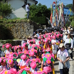 温泉街へ下る[岳の幟５]