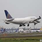 UNITED 747-400 着陸　
