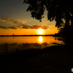 湖畔の夕日