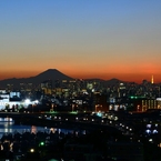暮れなずむ富士山