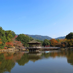 紅葉の浮見堂・鷺池