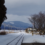 北へ向かって線路がくねっと