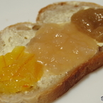 10月１日の朝食に、食卓に出ていたさくらんぼjamの作ったジャム