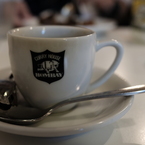 自慢のコーヒーにチョコレートを添えて。