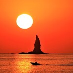 立神岩と夕日 