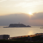 江の島と夕日