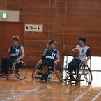 競り合い