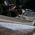 滑り落ちる水