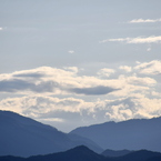 束の間の空