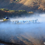 気嵐に包まれた湖