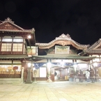 本館の前から