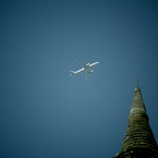 廃寺と飛行機と