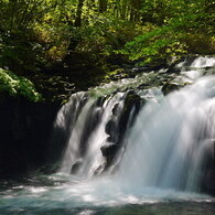 奥蓼科の春；朝陽が差す蓼科大滝