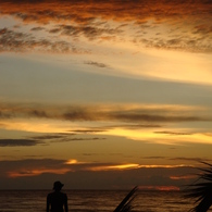 スリランカ・インド洋に沈む夕日と俺。