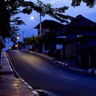 モンキーフォレスト通りの夜明け