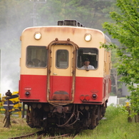 車体をくねらせ・・・