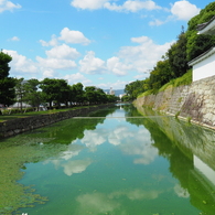 二条城　お堀をキャンバスに空を。